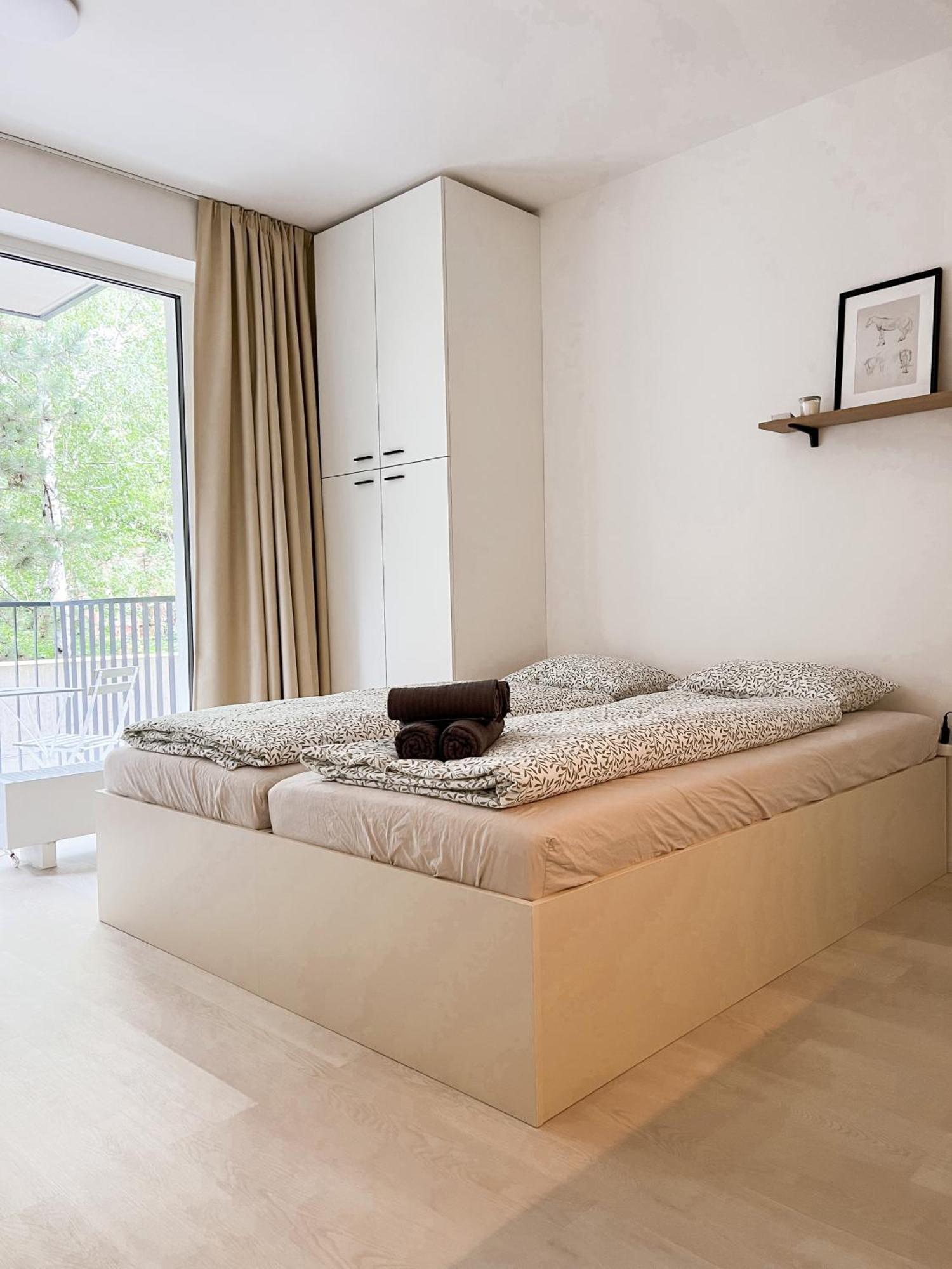 Celestial Apartments เบอร์โน ภายนอก รูปภาพ