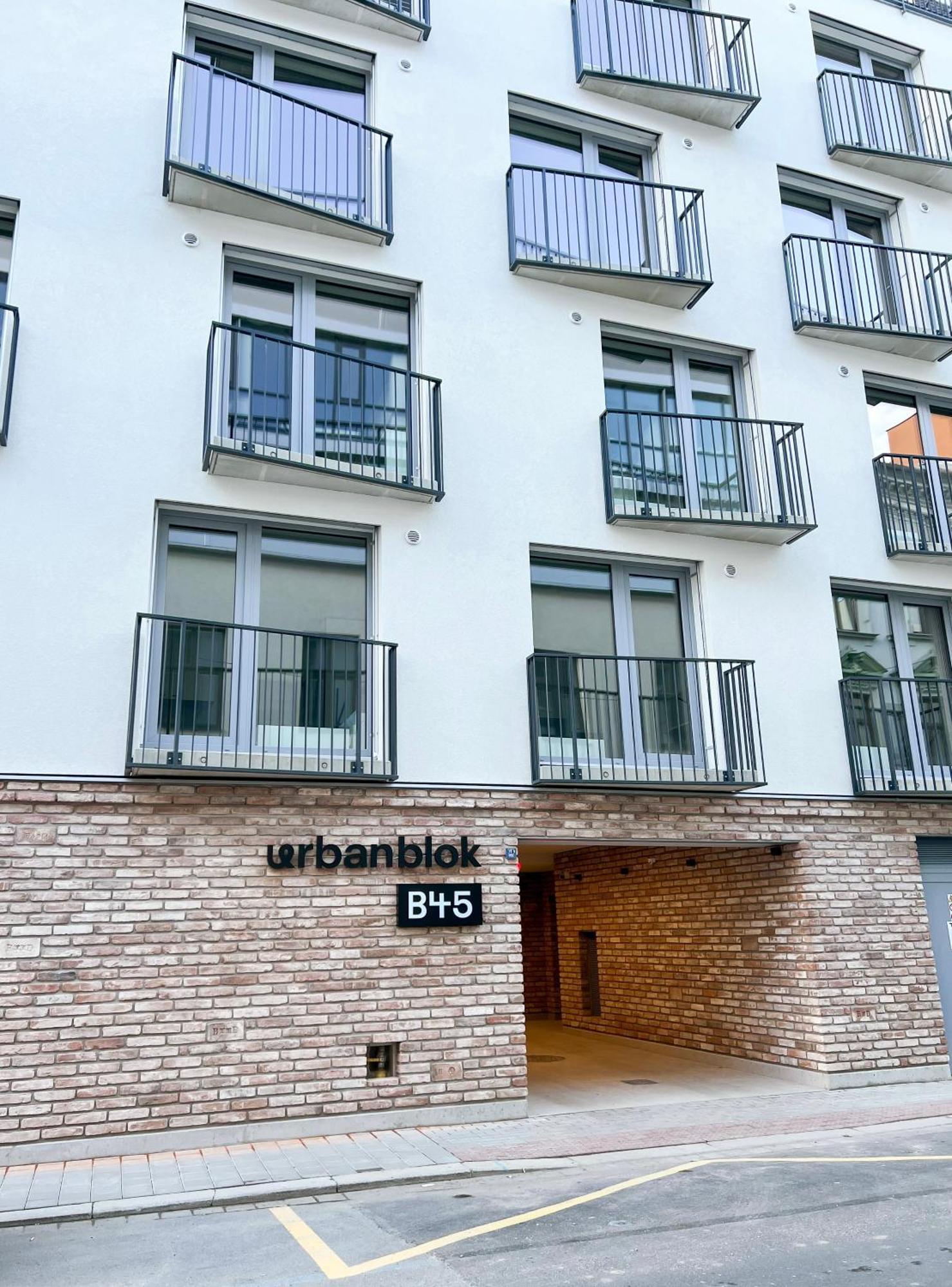 Celestial Apartments เบอร์โน ภายนอก รูปภาพ